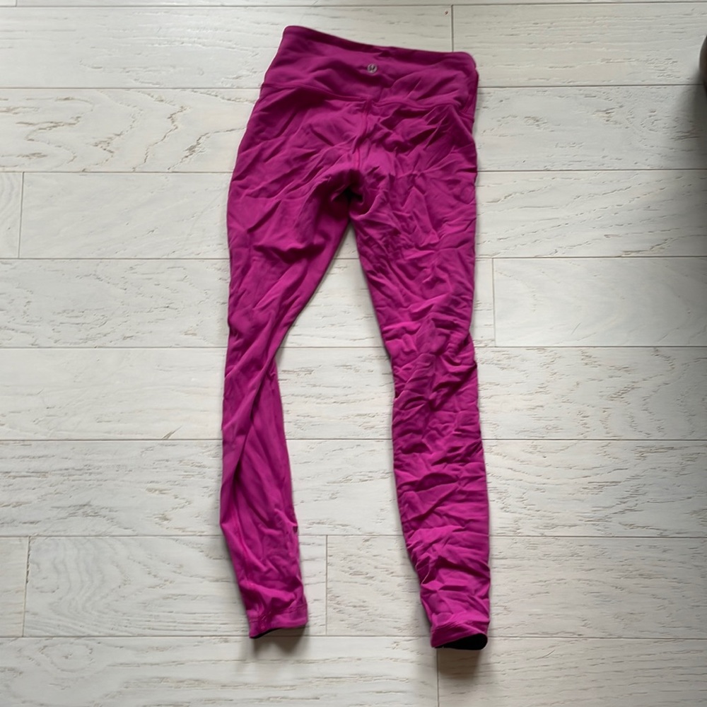 lulu lemon size 4 pink/black reversible leggings